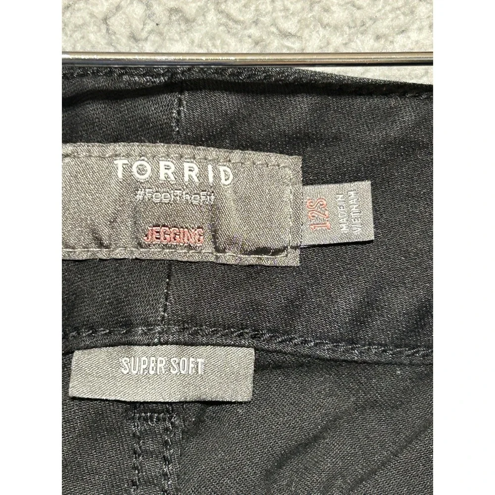Torrid 12S Black Stiletto‎ Jeggings 3 Button Stretch Skinny Jeans Boho